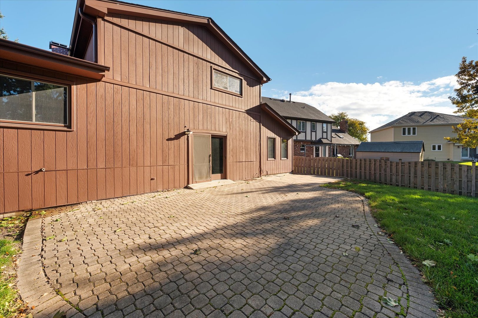 1228 N Honey Hill Road, Addison, IL 60101