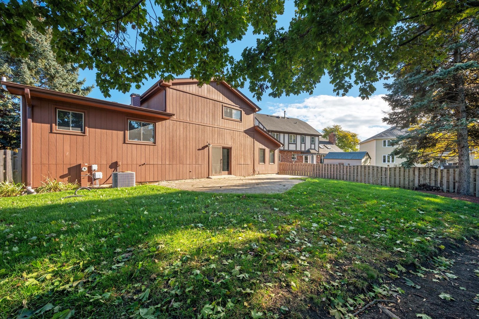 1228 N Honey Hill Road, Addison, IL 60101