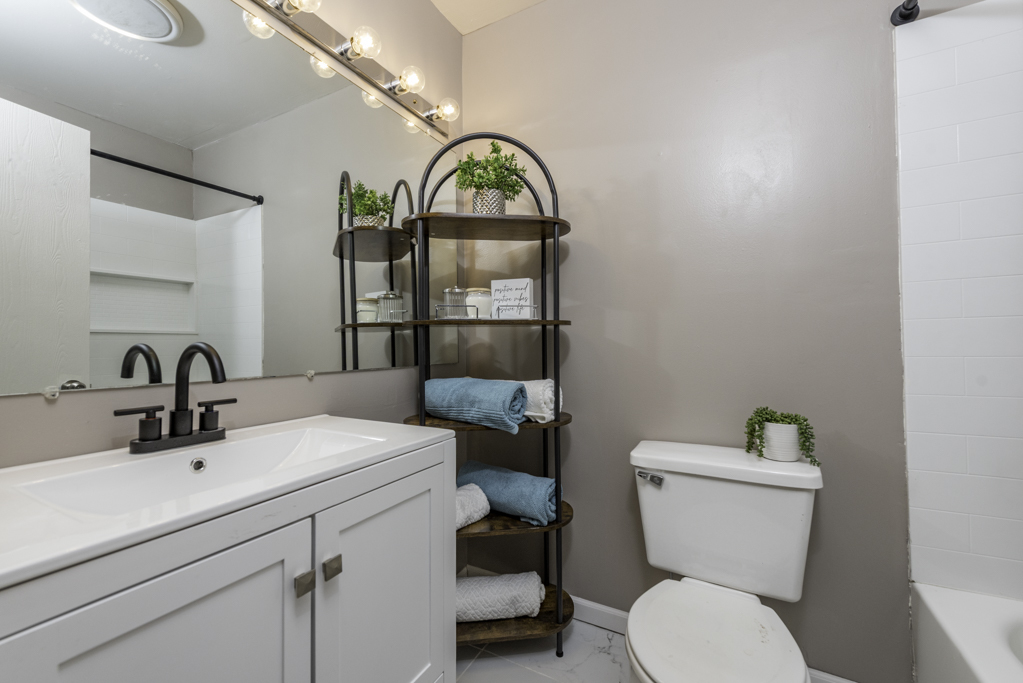 2009 Countryside Lane, Round Lake Beach, IL 60073