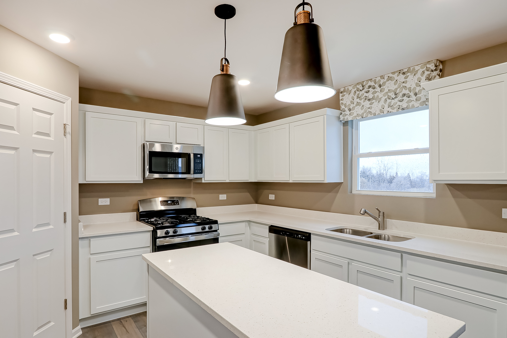 1615 Patterson Avenue, North Aurora, IL 60542