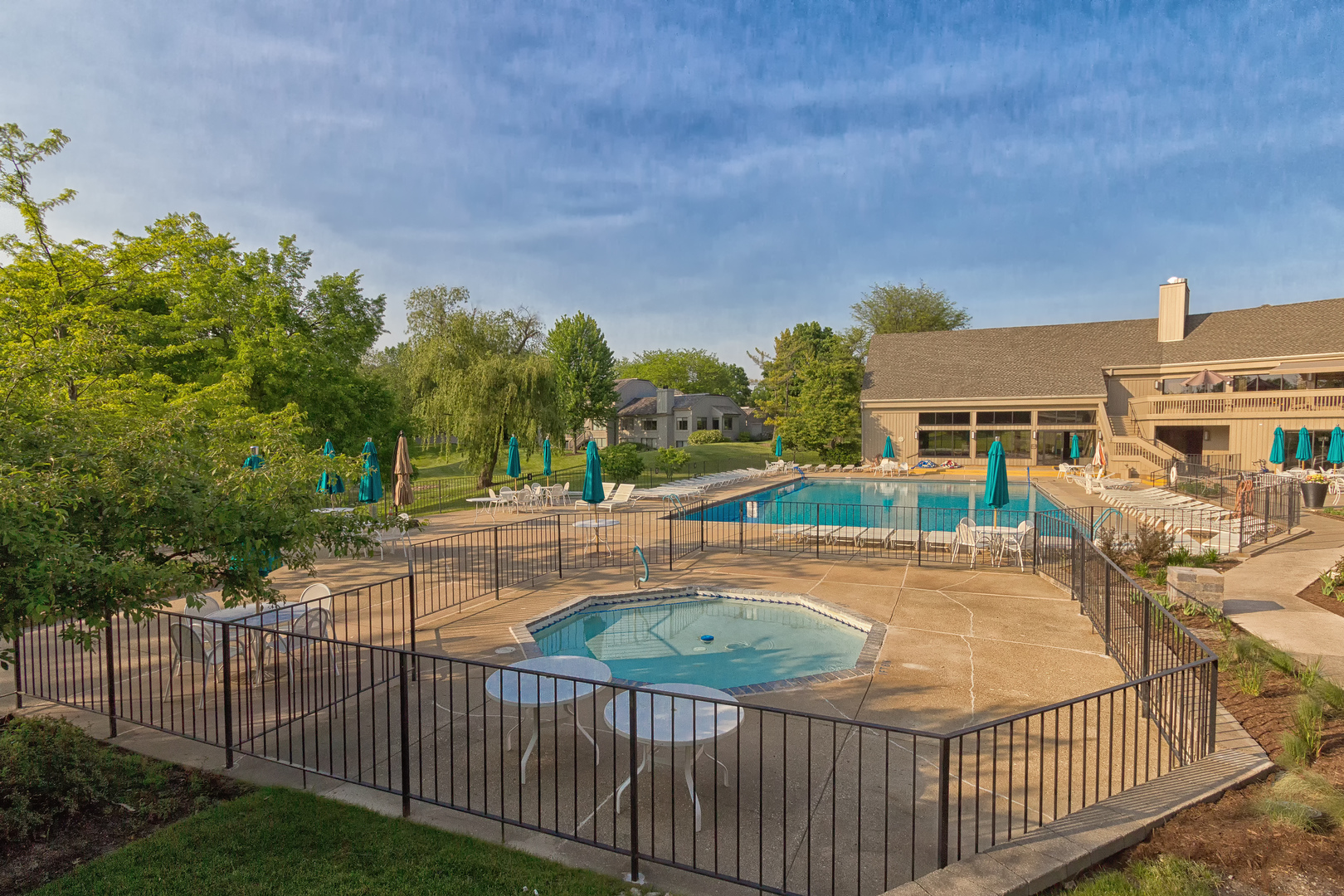 668 Shoreline Road, Lake Barrington, IL 60010