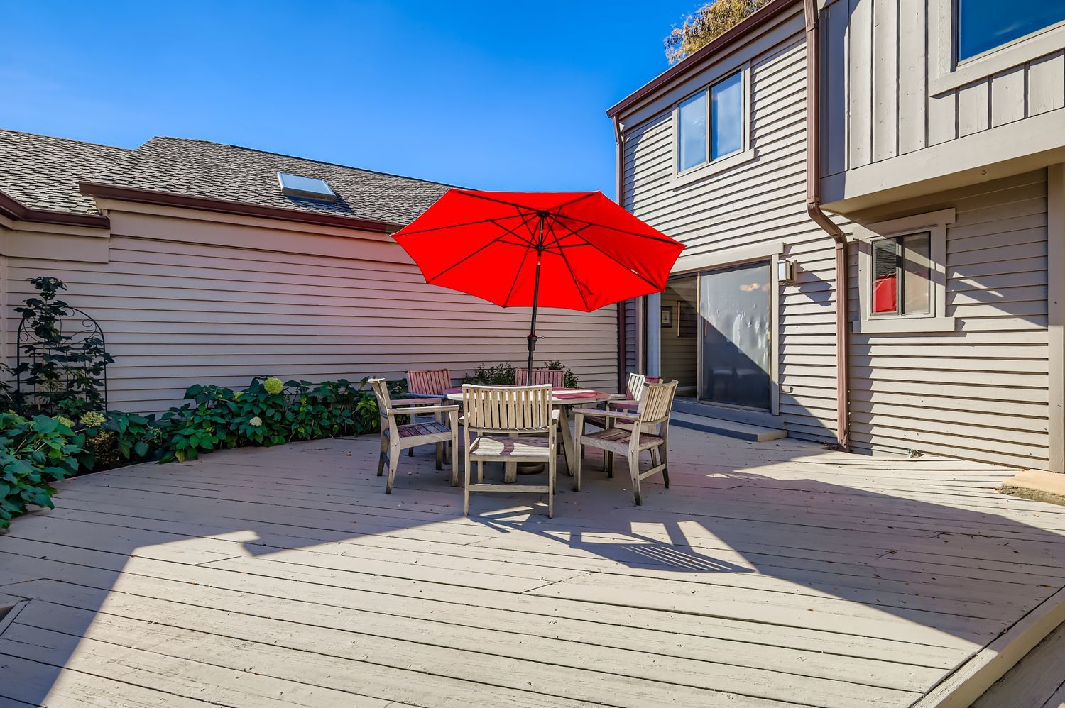 668 Shoreline Road, Lake Barrington, IL 60010