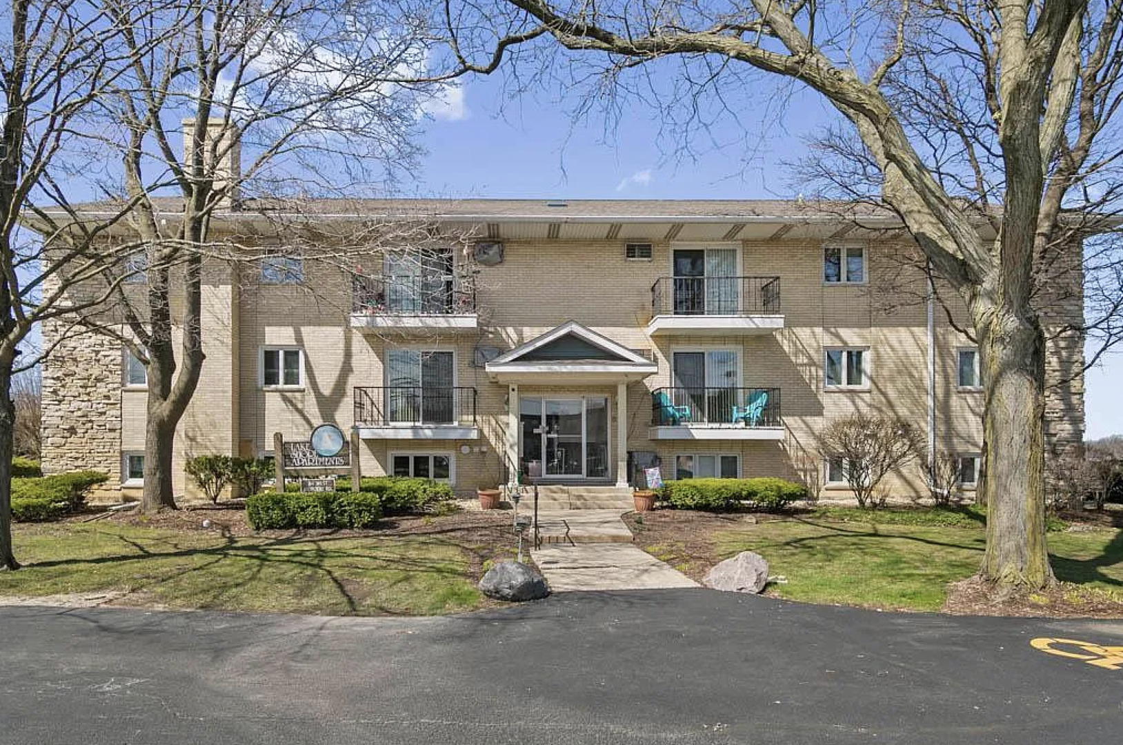 84 W BELVIDERE Road #203, Grayslake, IL 60030