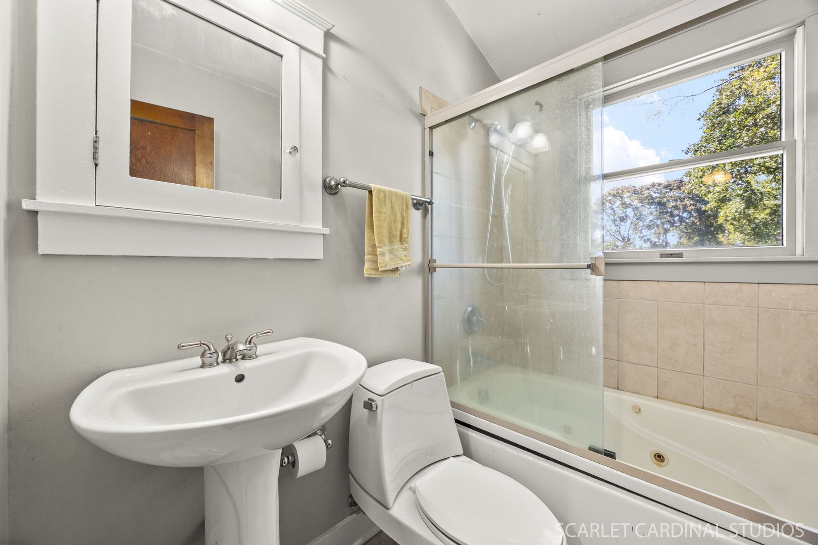 84 S Caroline Street, Crystal Lake, IL 60014