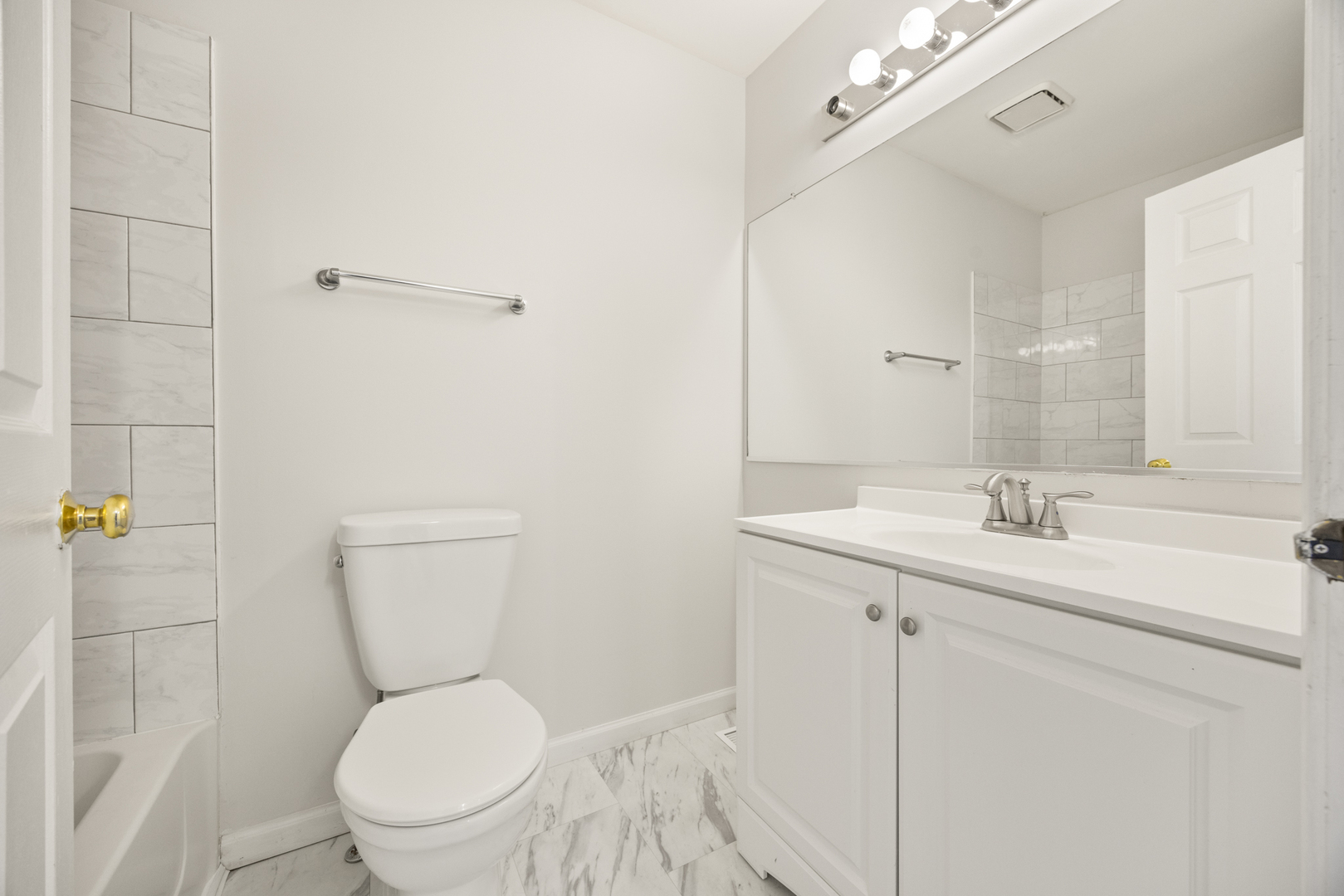 77 Brookstone Drive, Streamwood, IL 60107