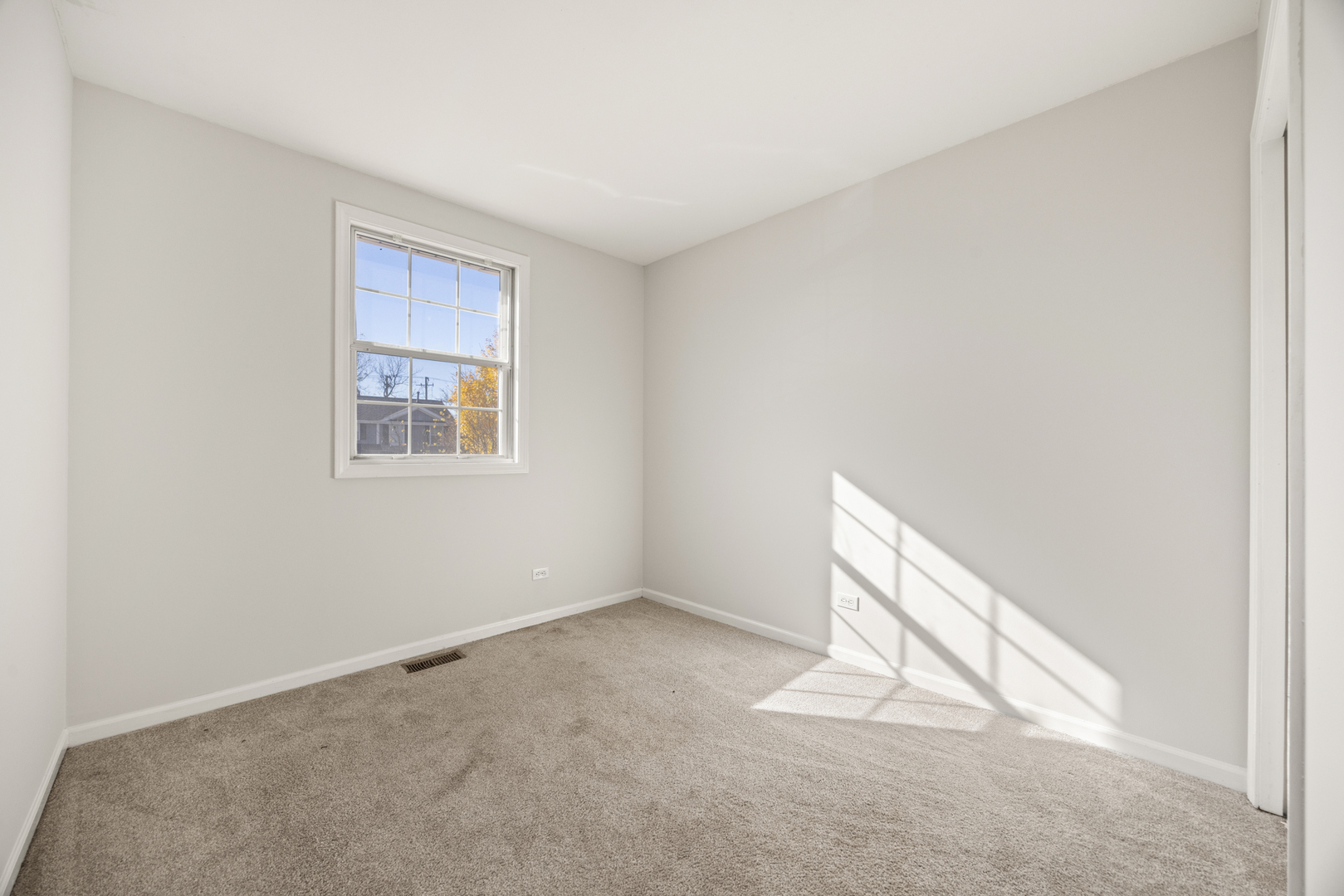 77 Brookstone Drive, Streamwood, IL 60107