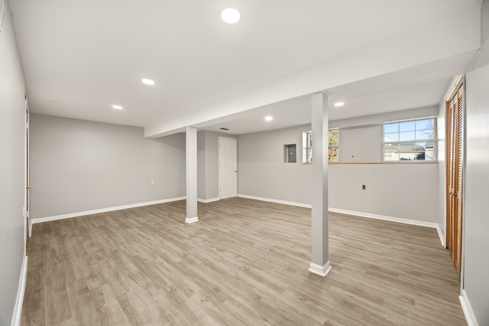 77 Brookstone Drive, Streamwood, IL 60107