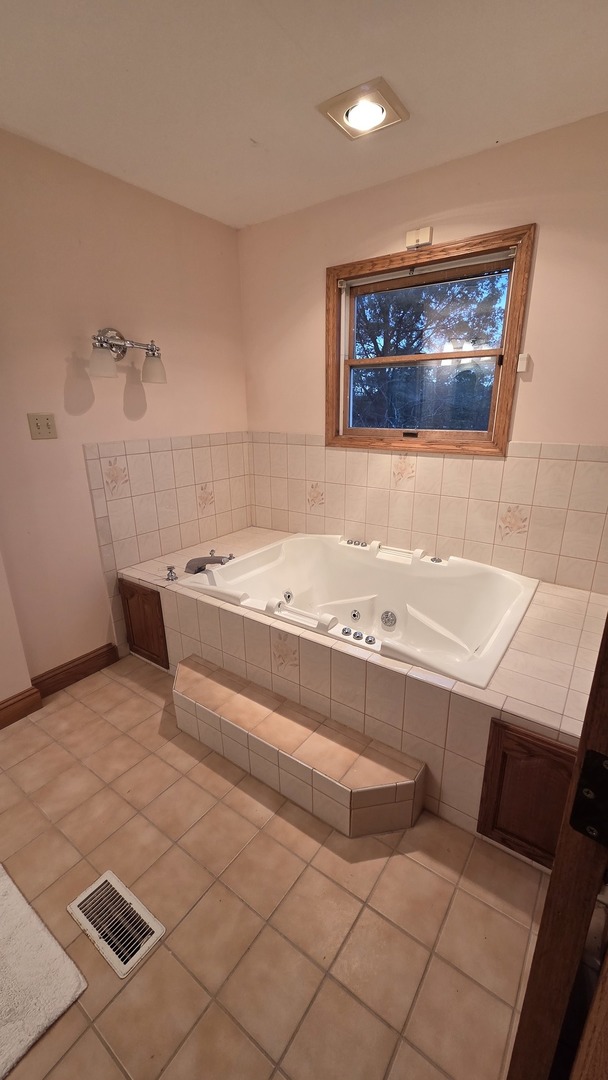 2502 E VANDRUNEN Drive, Crete, IL 60417