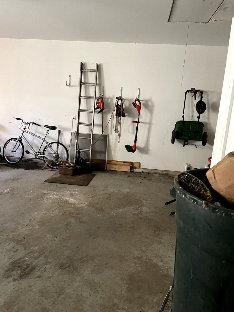 2502 E VANDRUNEN Drive, Crete, IL 60417