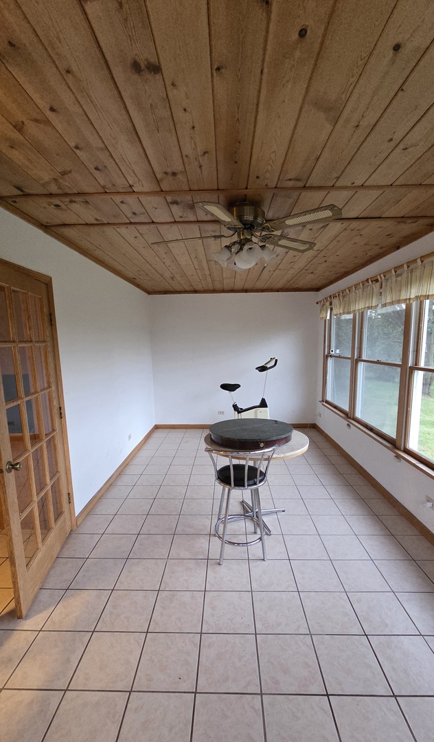 2502 E VANDRUNEN Drive, Crete, IL 60417