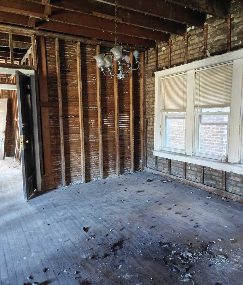 7524 S Colfax Avenue, Chicago, IL 60649