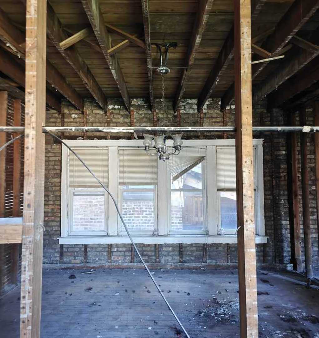 7524 S Colfax Avenue, Chicago, IL 60649