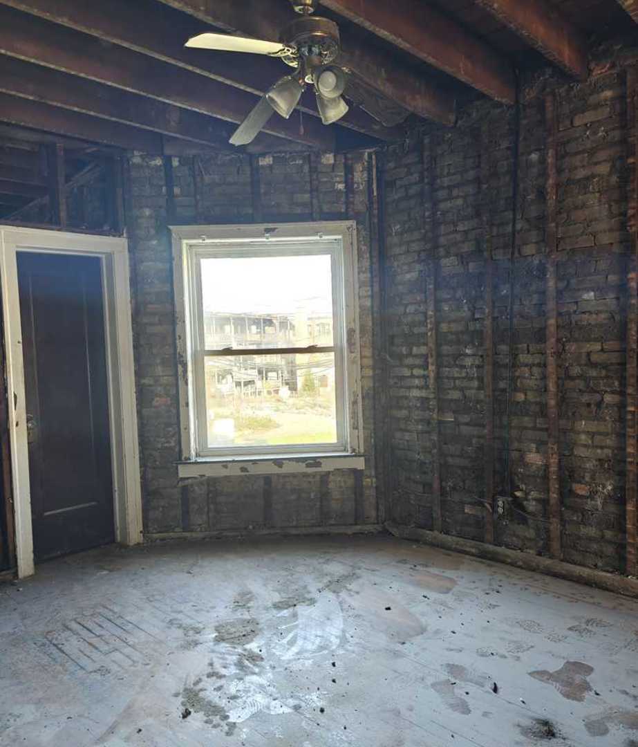 7524 S Colfax Avenue, Chicago, IL 60649