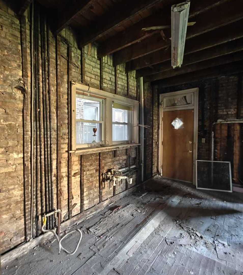 7524 S Colfax Avenue, Chicago, IL 60649