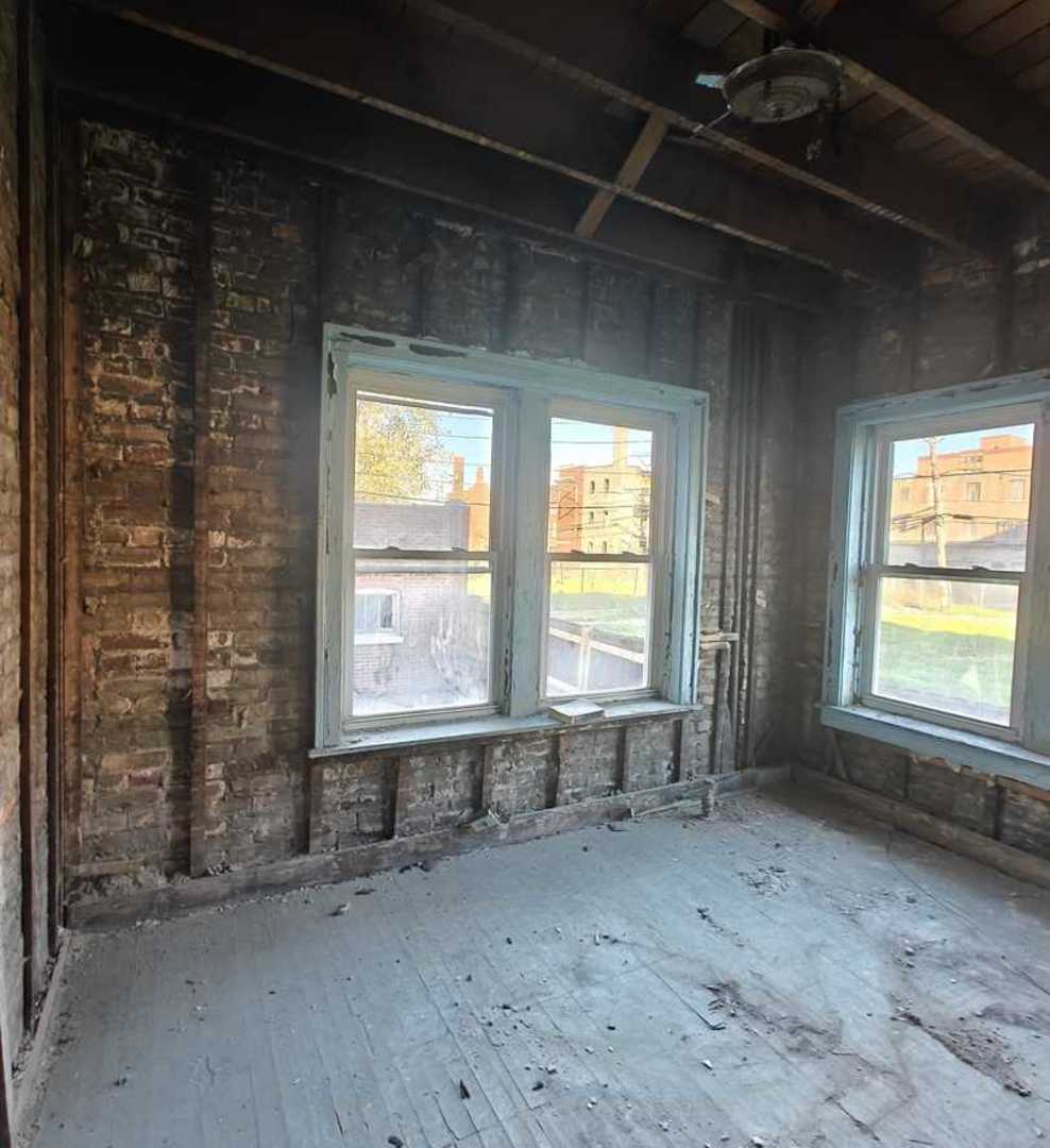 7524 S Colfax Avenue, Chicago, IL 60649