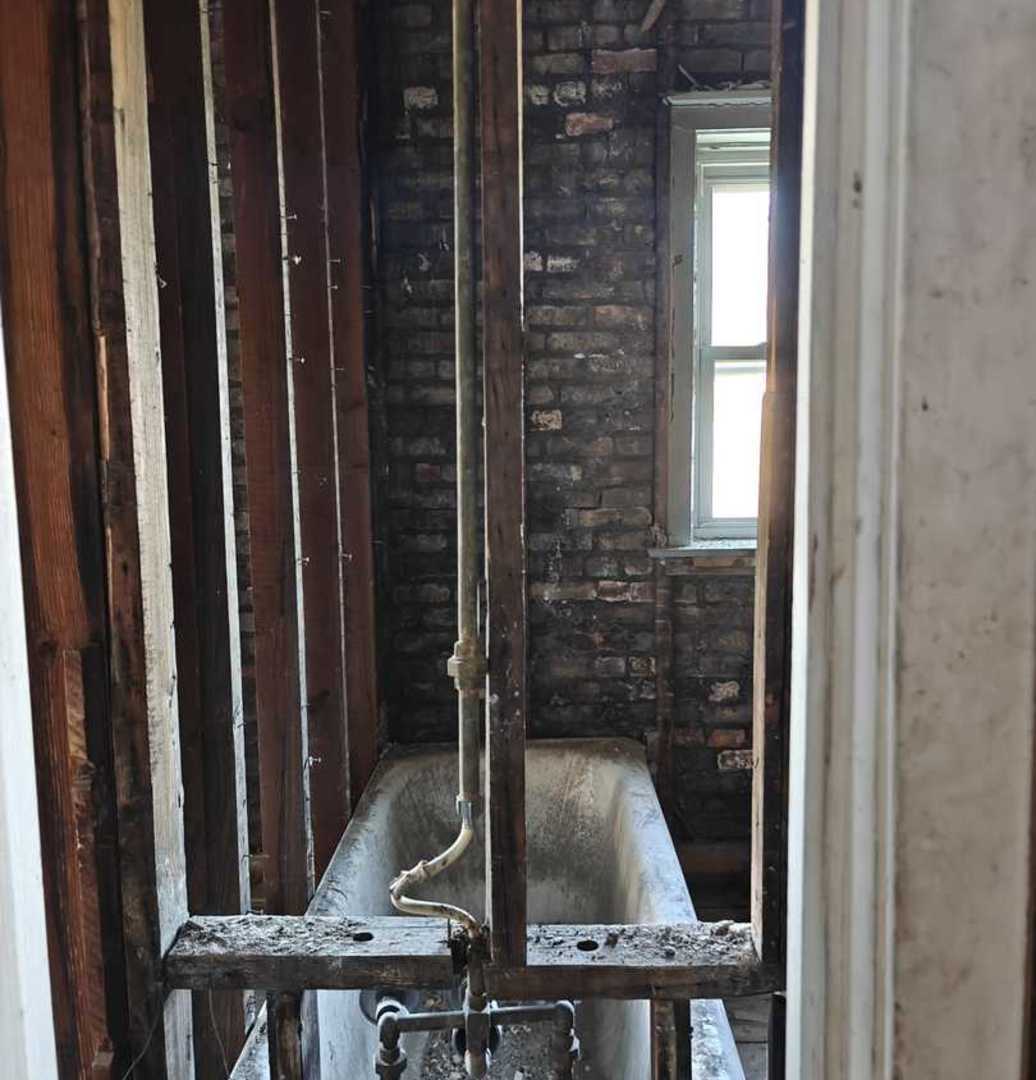 7524 S Colfax Avenue, Chicago, IL 60649