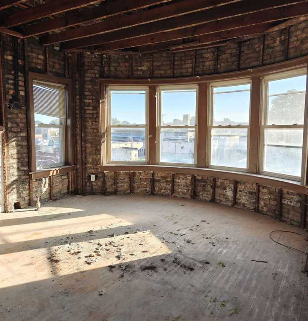 7524 S Colfax Avenue, Chicago, IL 60649