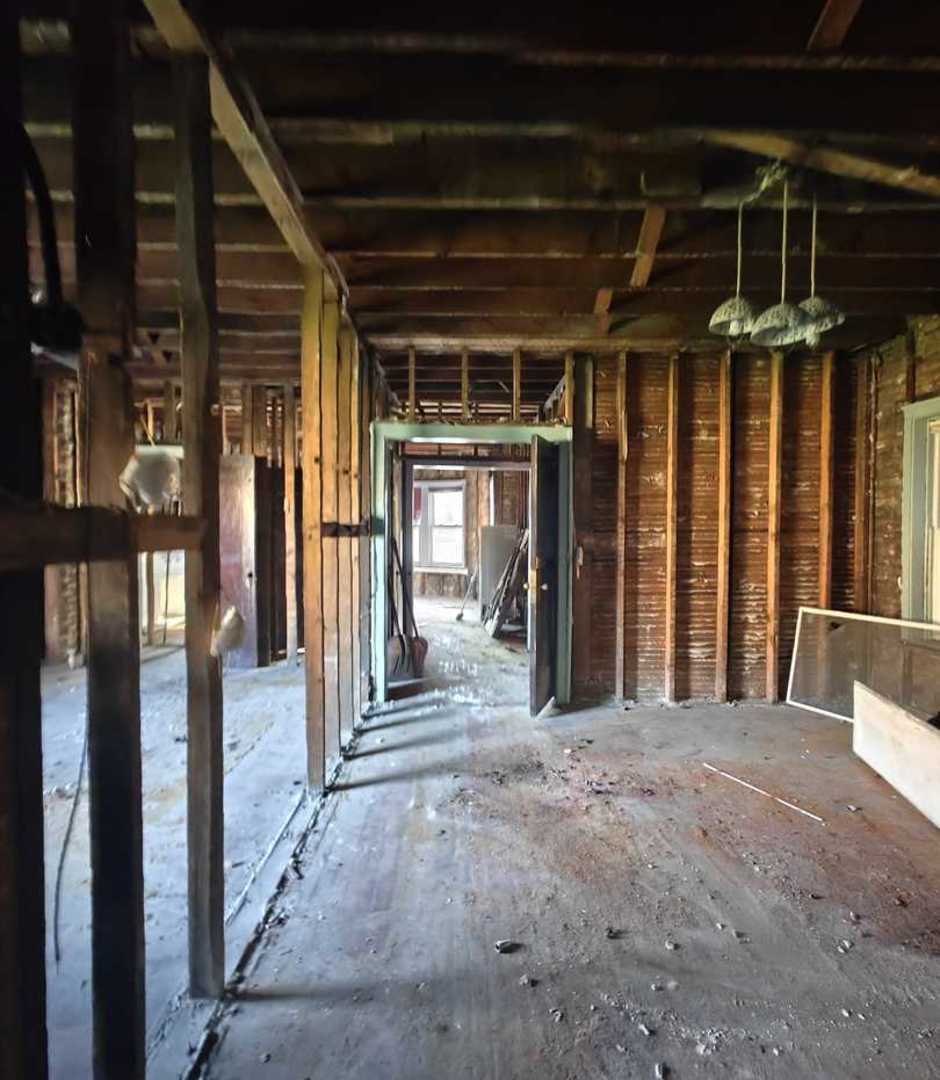 7524 S Colfax Avenue, Chicago, IL 60649