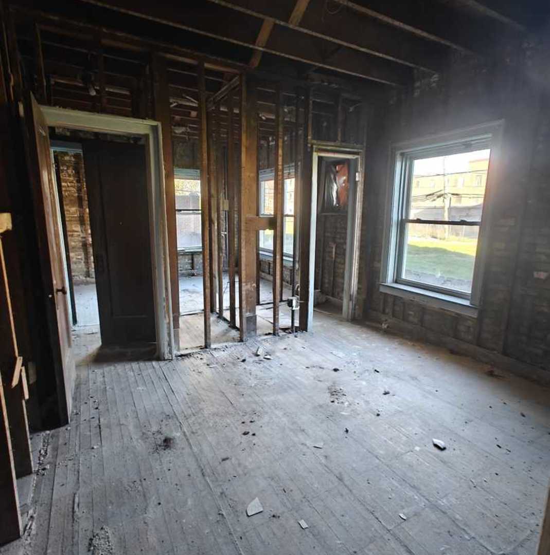 7524 S Colfax Avenue, Chicago, IL 60649