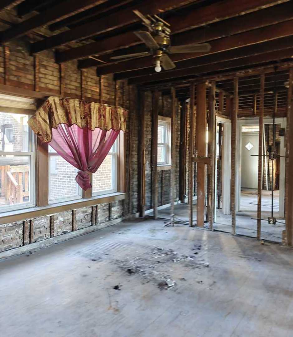 7524 S Colfax Avenue, Chicago, IL 60649