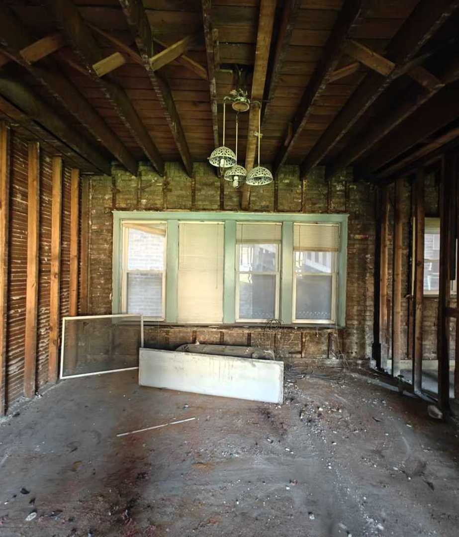 7524 S Colfax Avenue, Chicago, IL 60649