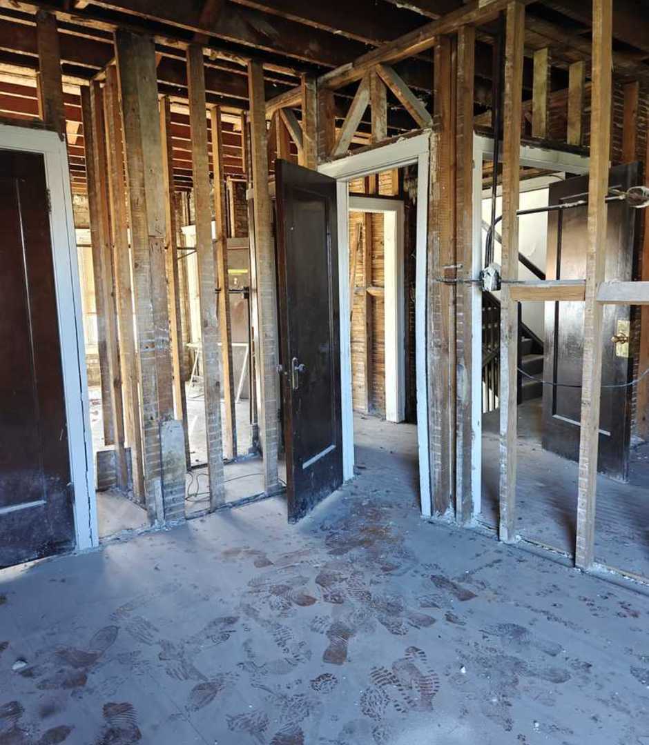 7524 S Colfax Avenue, Chicago, IL 60649