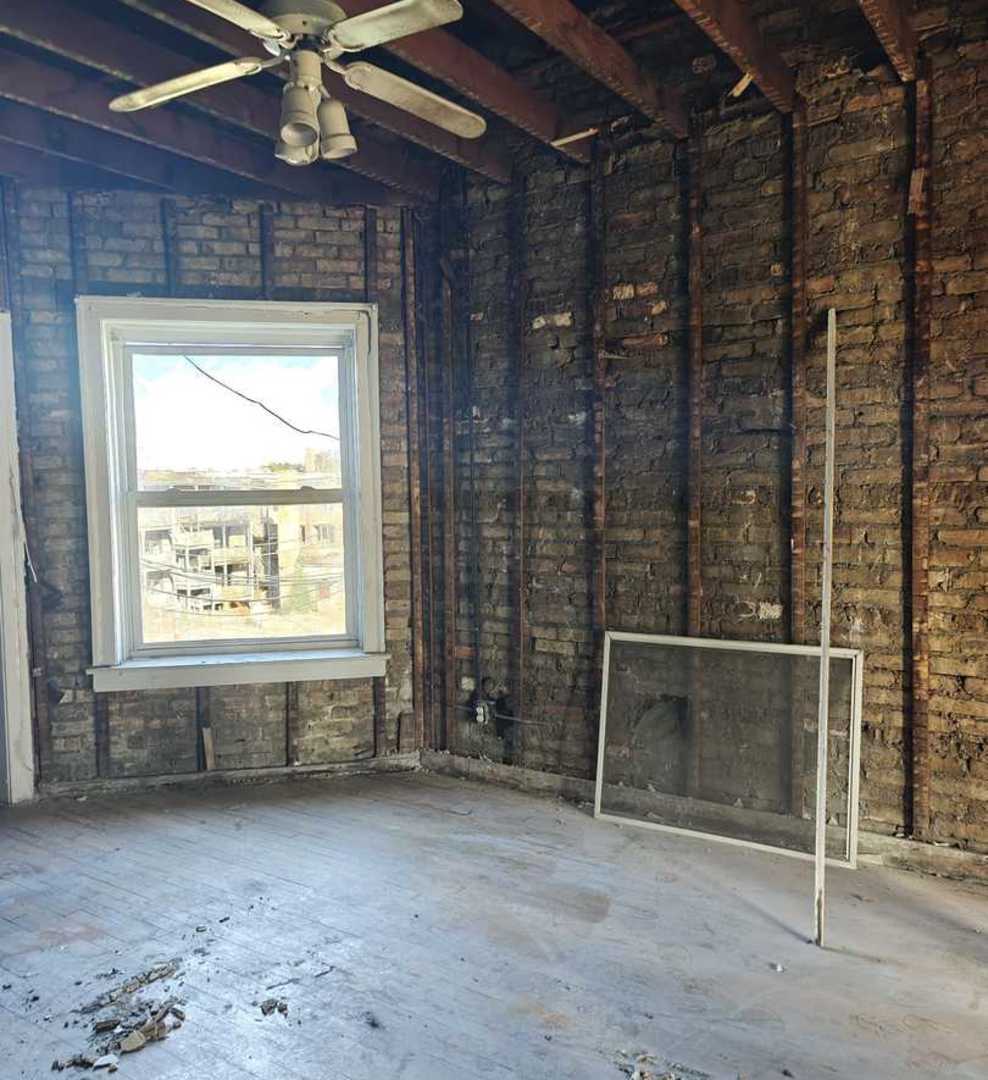 7524 S Colfax Avenue, Chicago, IL 60649