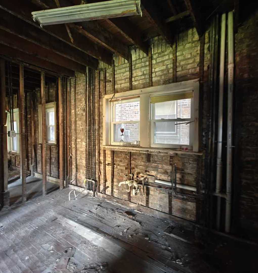 7524 S Colfax Avenue, Chicago, IL 60649