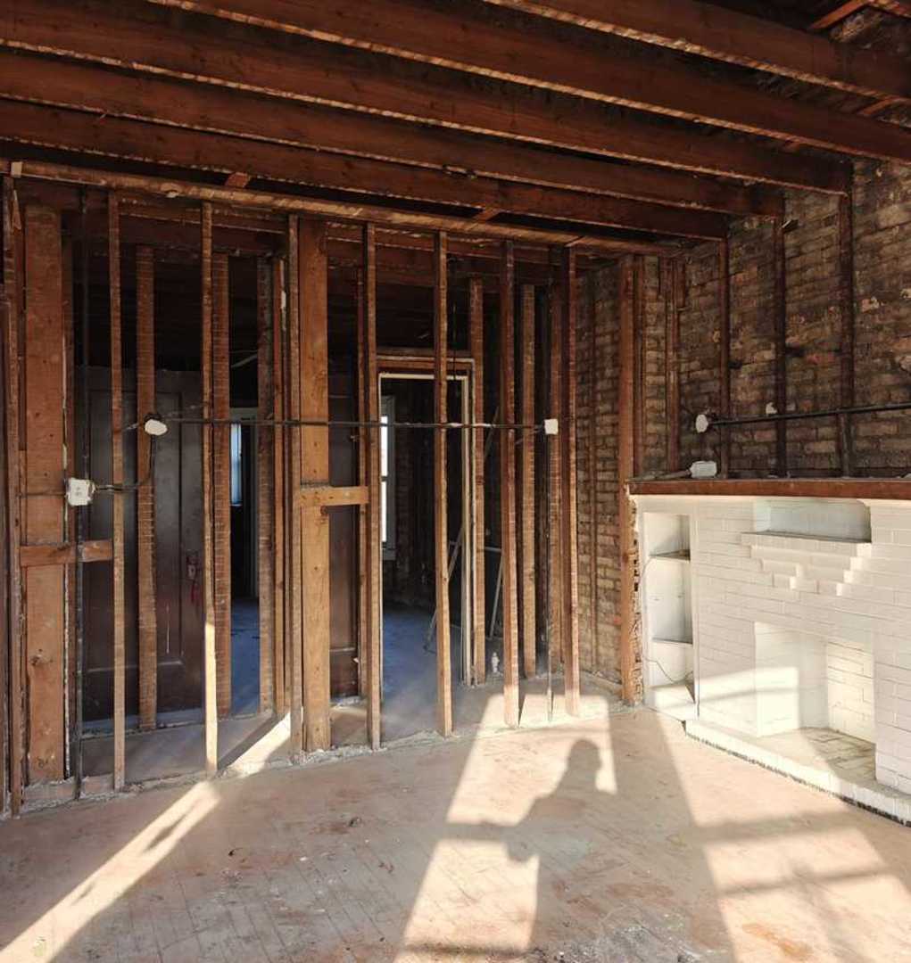 7524 S Colfax Avenue, Chicago, IL 60649