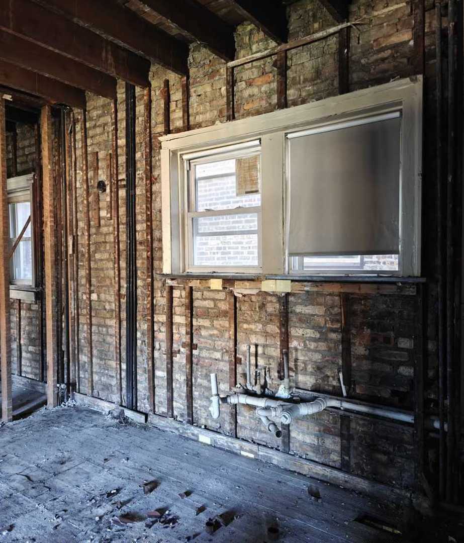 7524 S Colfax Avenue, Chicago, IL 60649