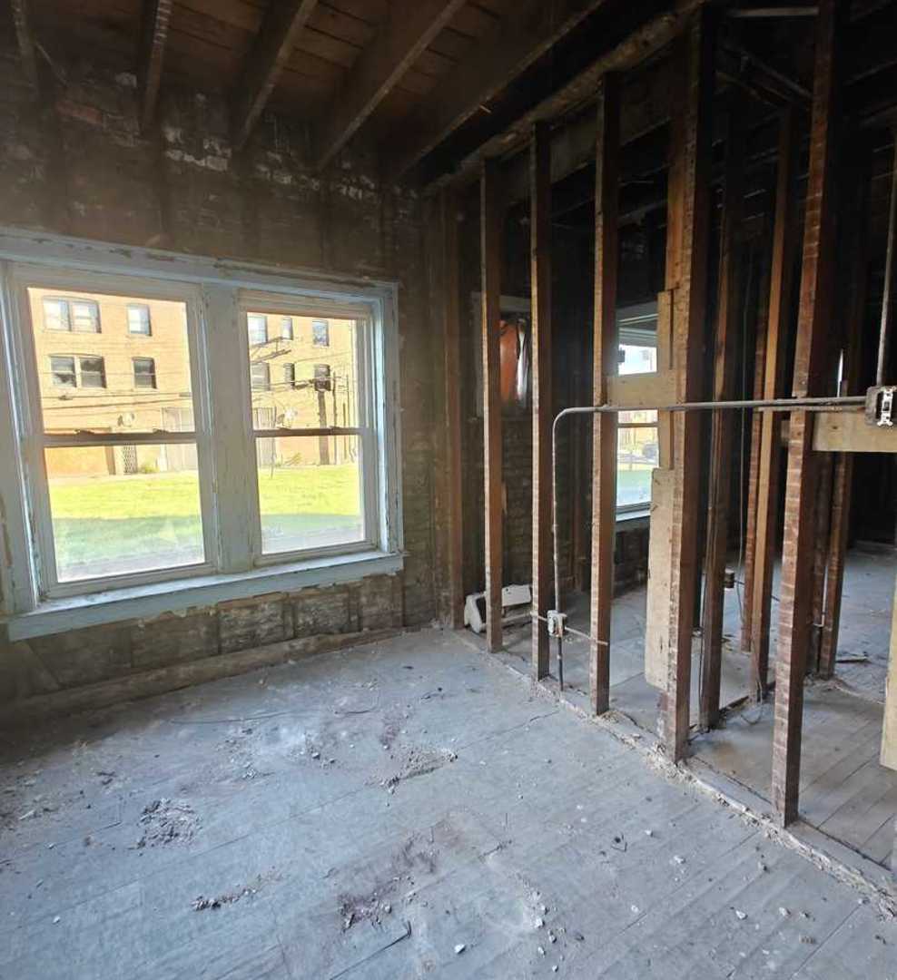 7524 S Colfax Avenue, Chicago, IL 60649