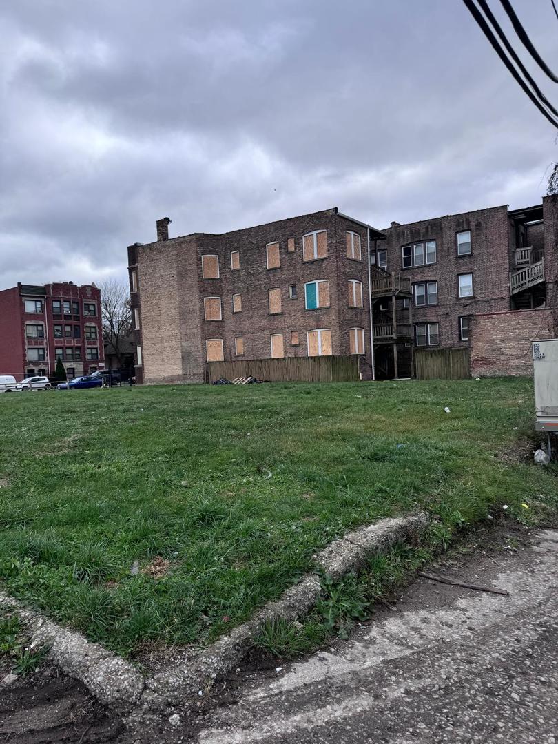 7524 S Colfax Avenue, Chicago, IL 60649