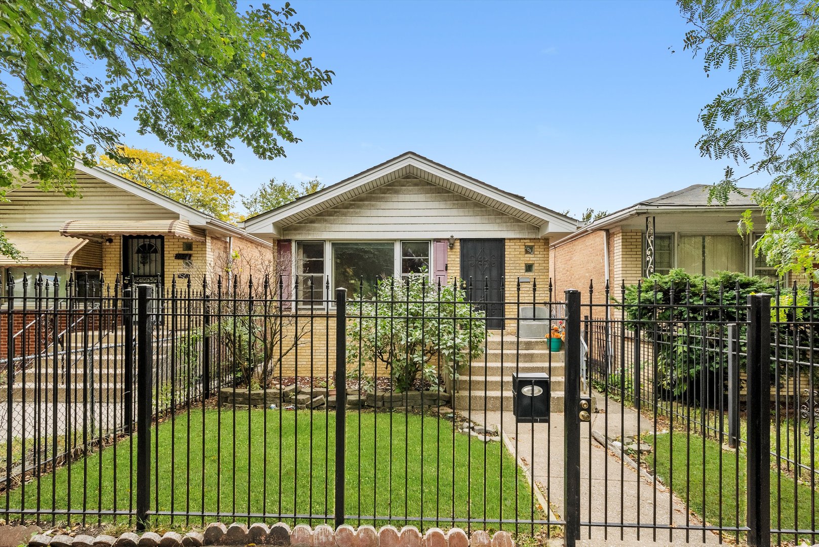 2044 W 69th Street, Chicago, IL 60636