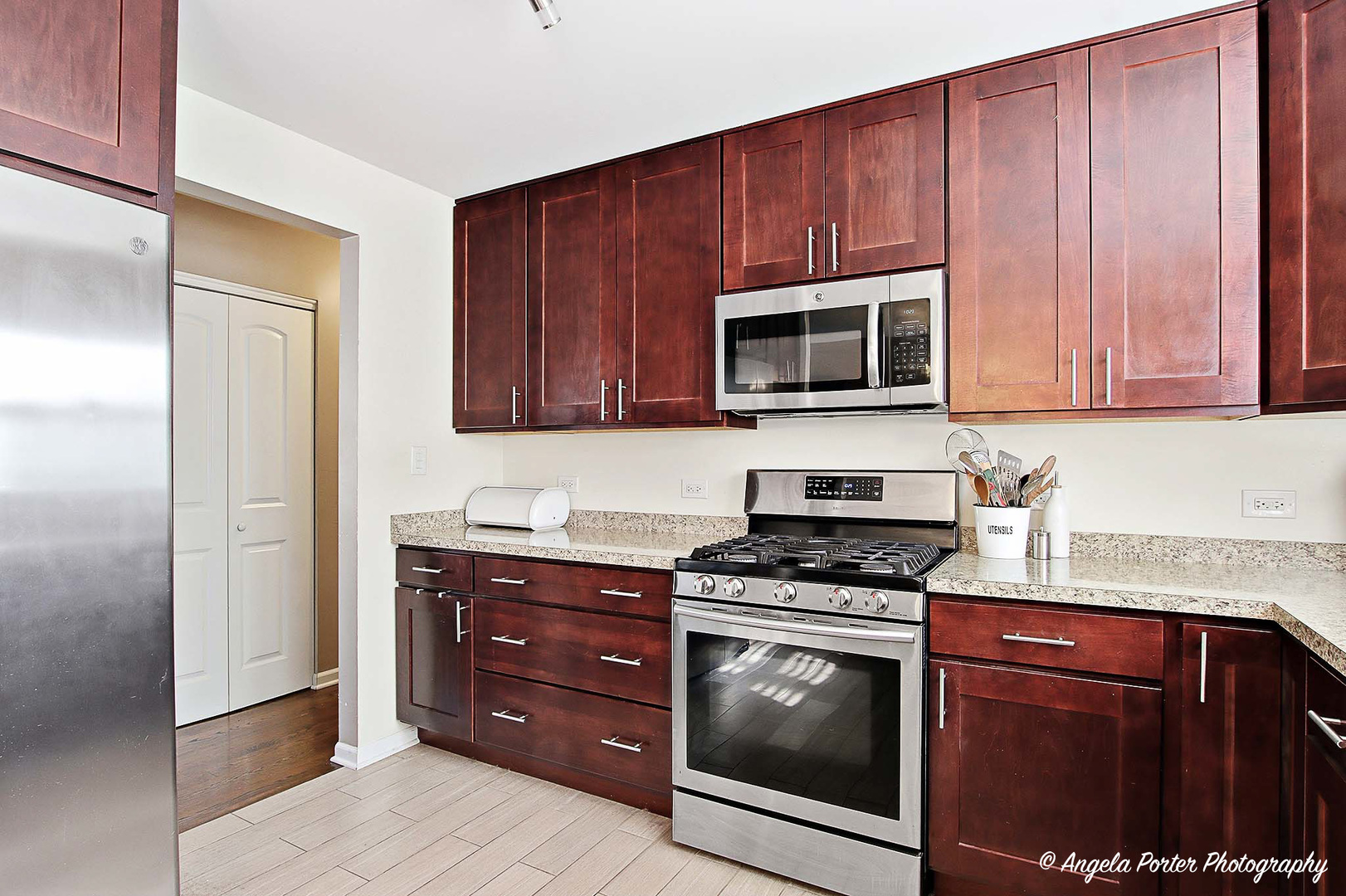 1073 Poplar Court, Lake Zurich, IL 60047