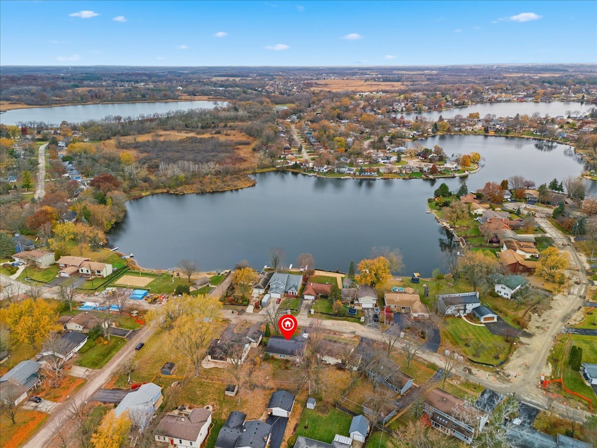 2105 Sprucewood Lane, Lindenhurst, IL 60046