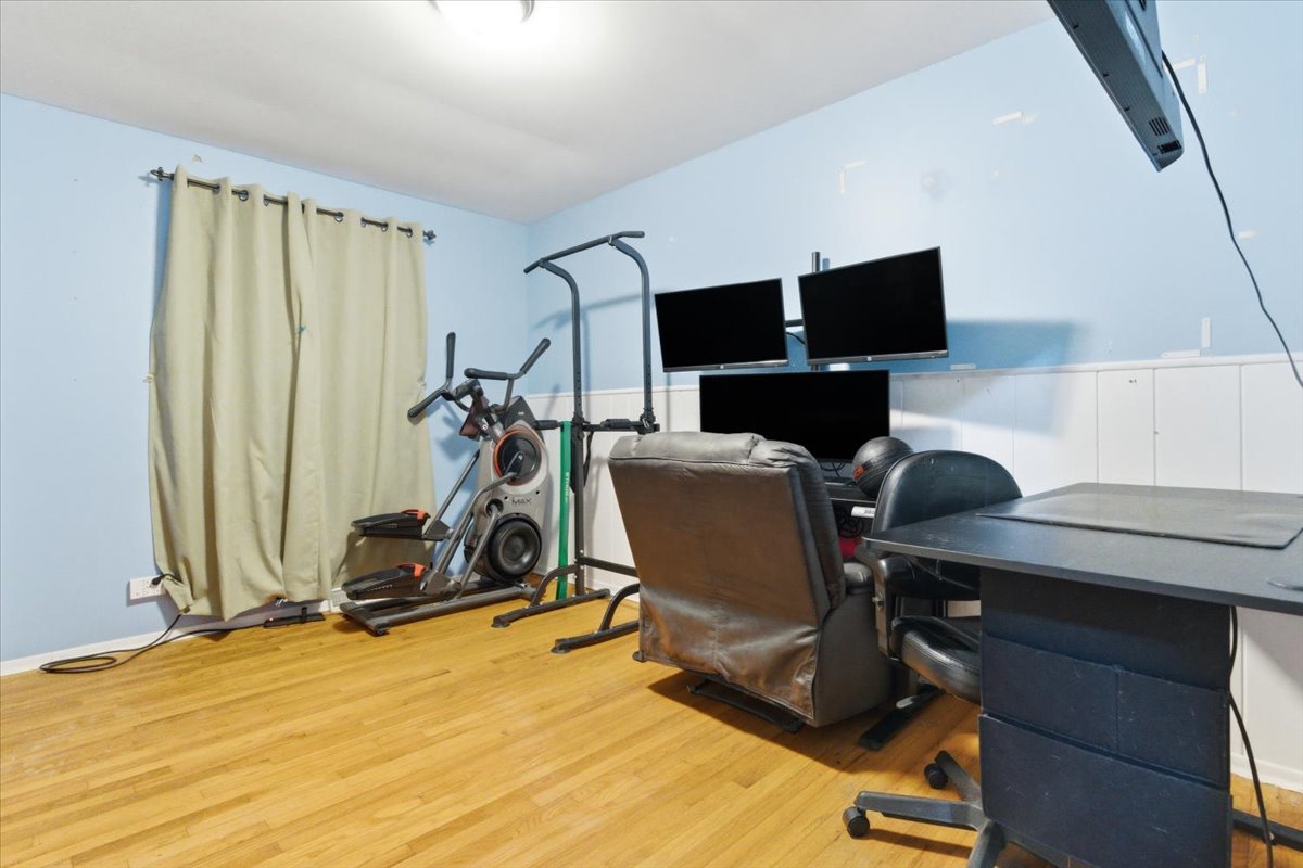 2105 Sprucewood Lane, Lindenhurst, IL 60046