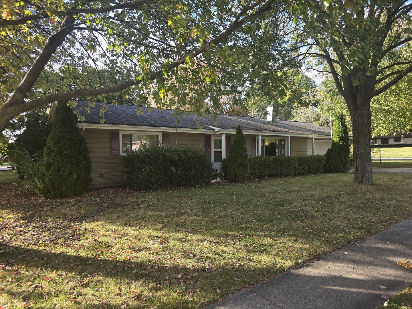 601 Country Lane, Bloomington, IL 61704