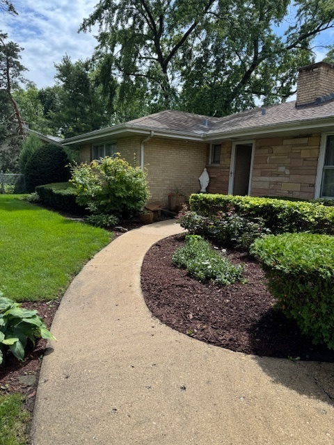 1014 N Elmhurst Road, Prospect Heights, IL 60070