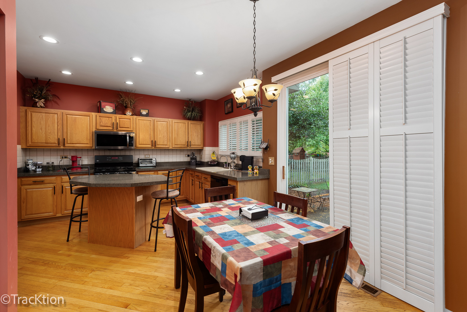 498 Capital Lane, Gurnee, IL 60031