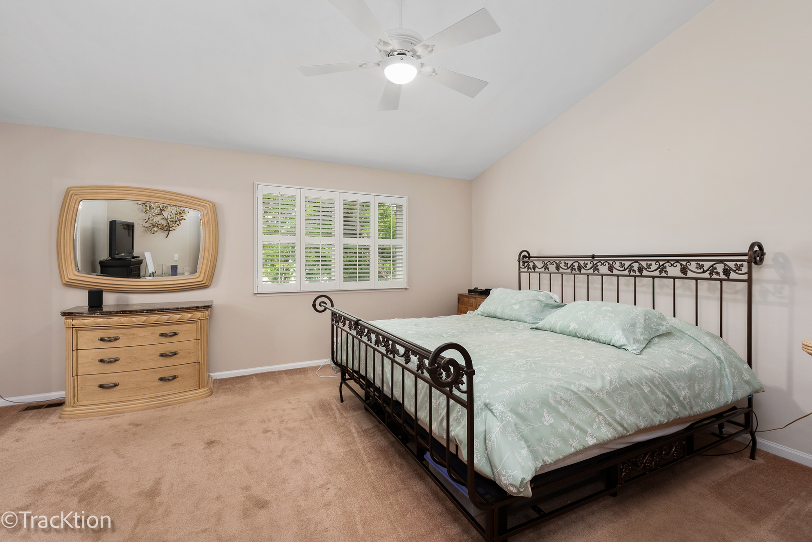 498 Capital Lane, Gurnee, IL 60031