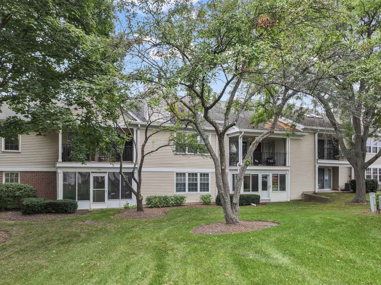 910 Persimmon Lane #A, Mount Prospect, IL 60056