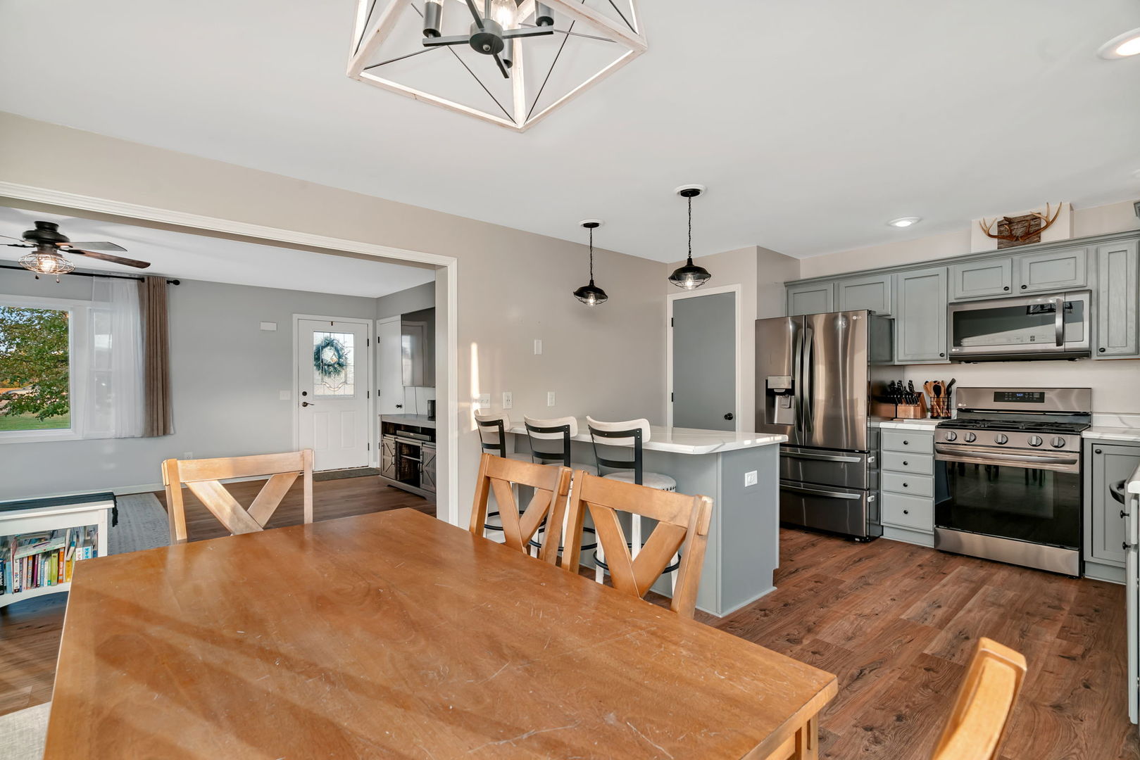 3945 S Broadway Road, Braceville, IL 60407