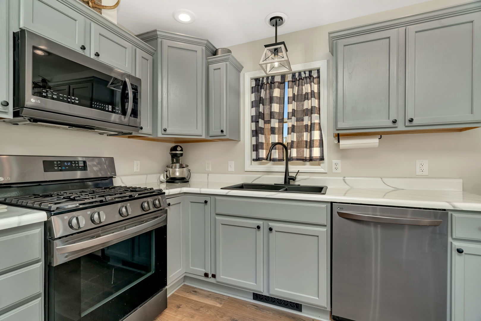 3945 S Broadway Road, Braceville, IL 60407