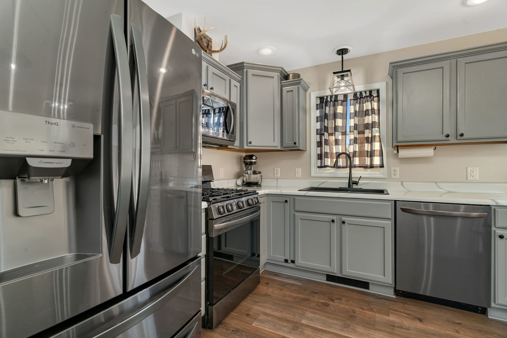 3945 S Broadway Road, Braceville, IL 60407