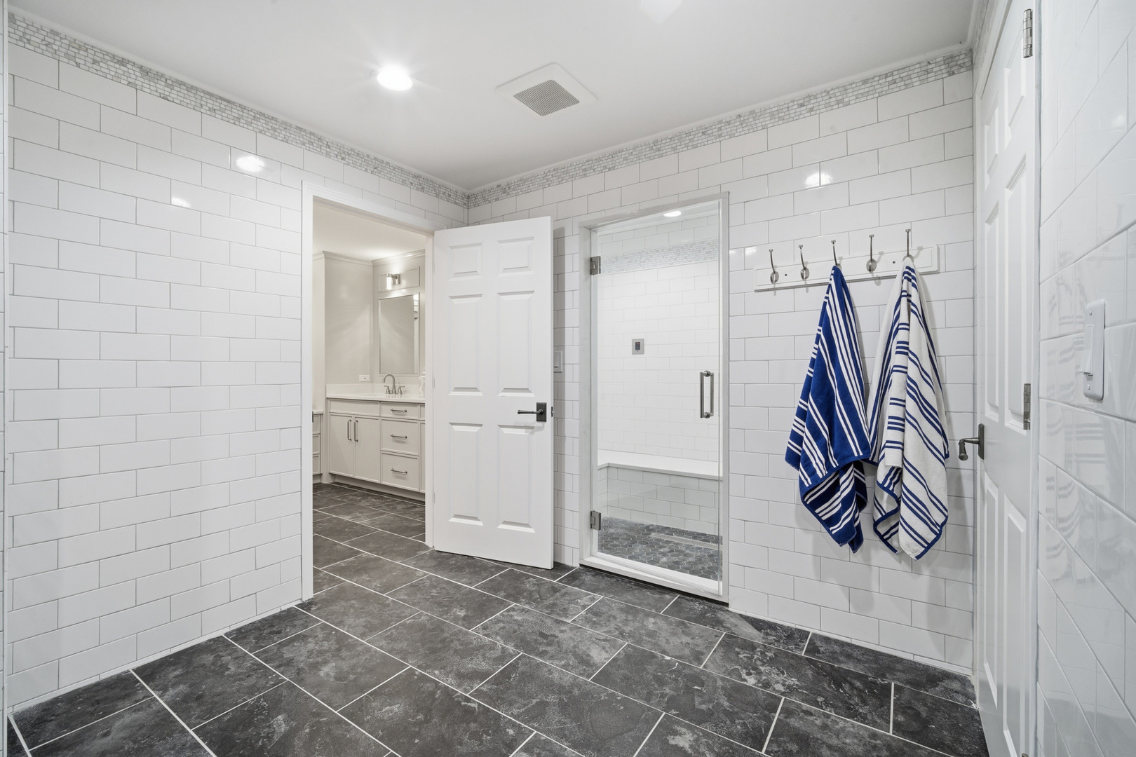 28790 N Sky Crest Drive, Ivanhoe, IL 60060