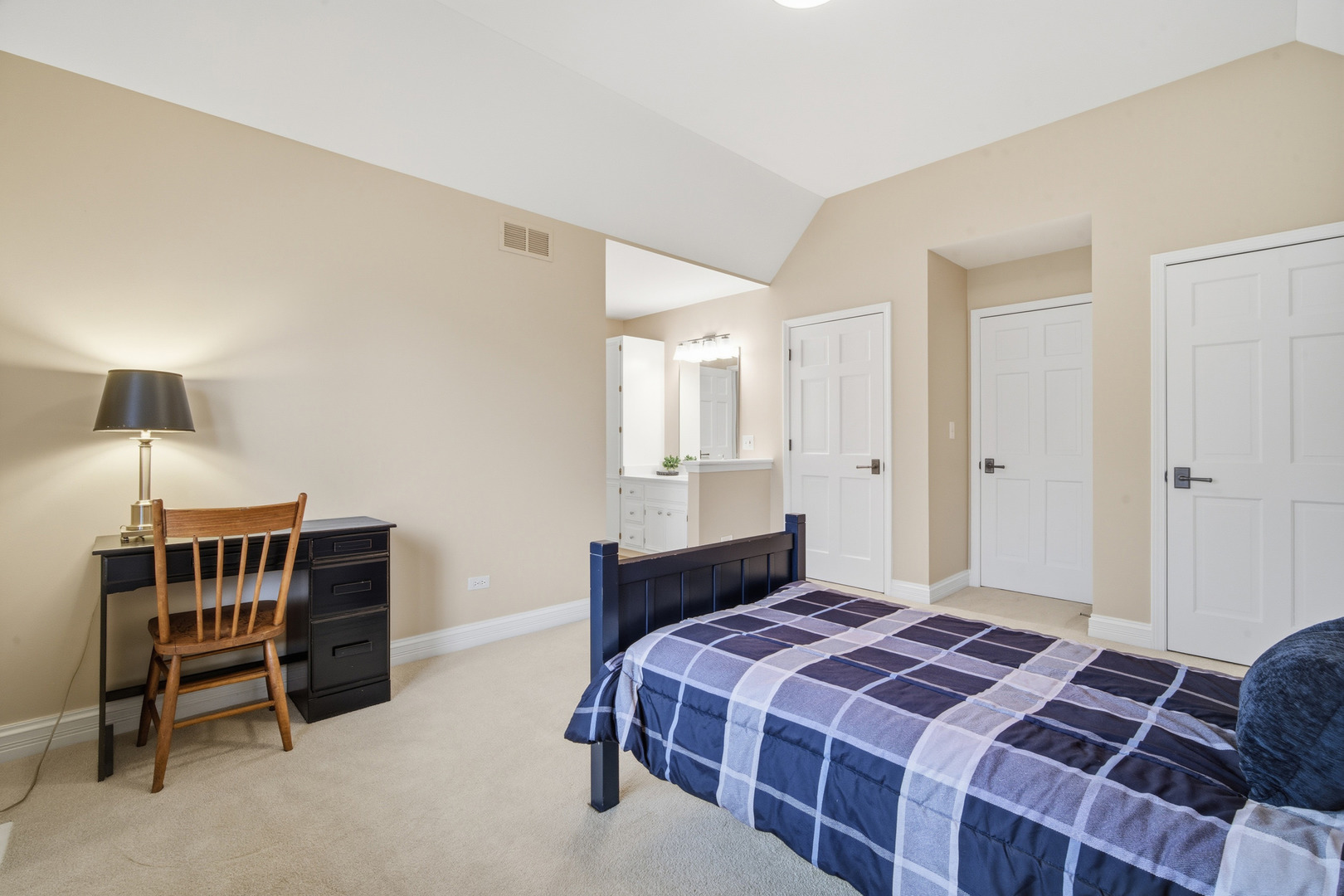 28790 N Sky Crest Drive, Ivanhoe, IL 60060