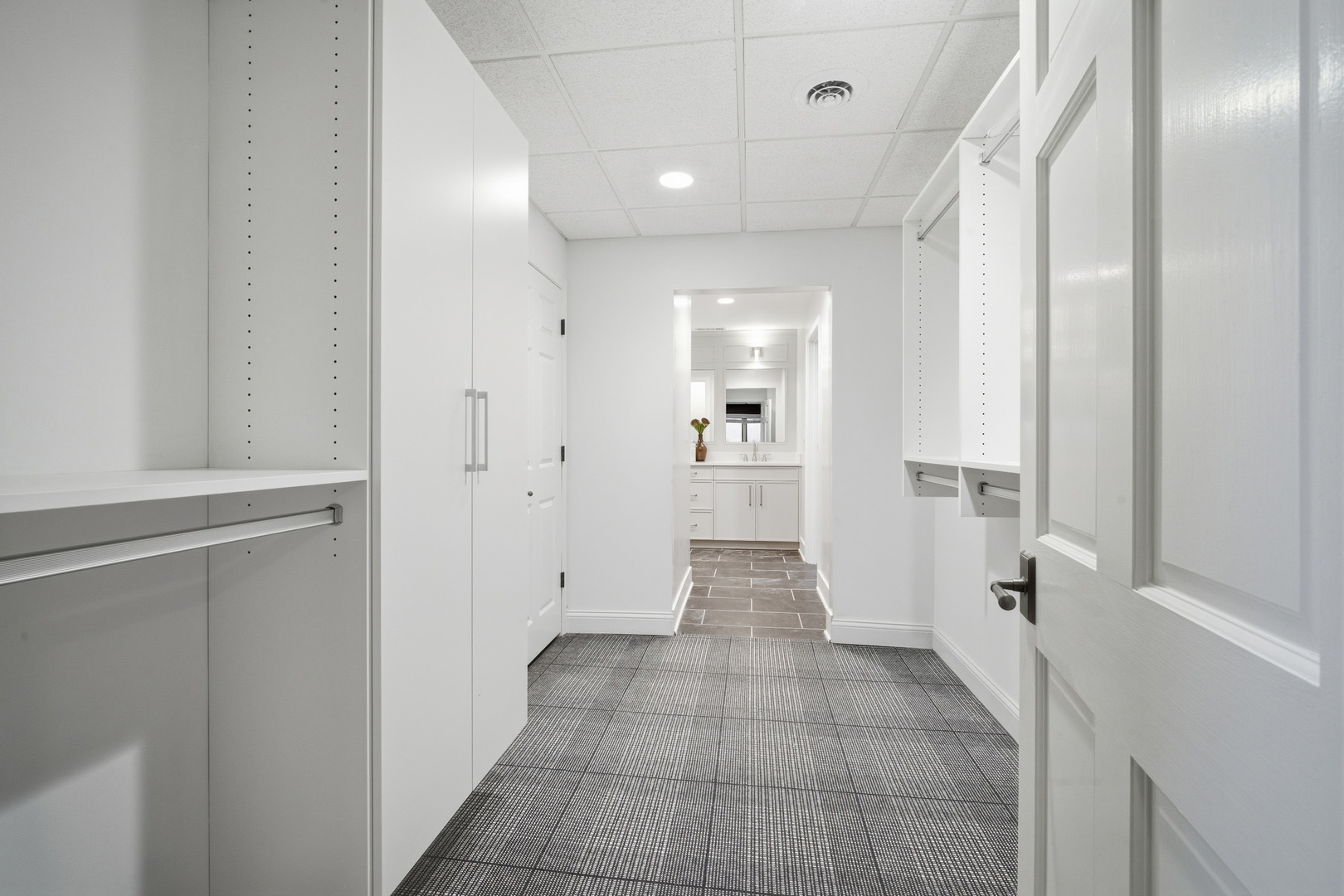 28790 N Sky Crest Drive, Ivanhoe, IL 60060