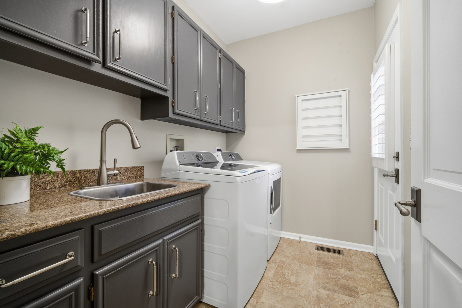 28790 N Sky Crest Drive, Ivanhoe, IL 60060