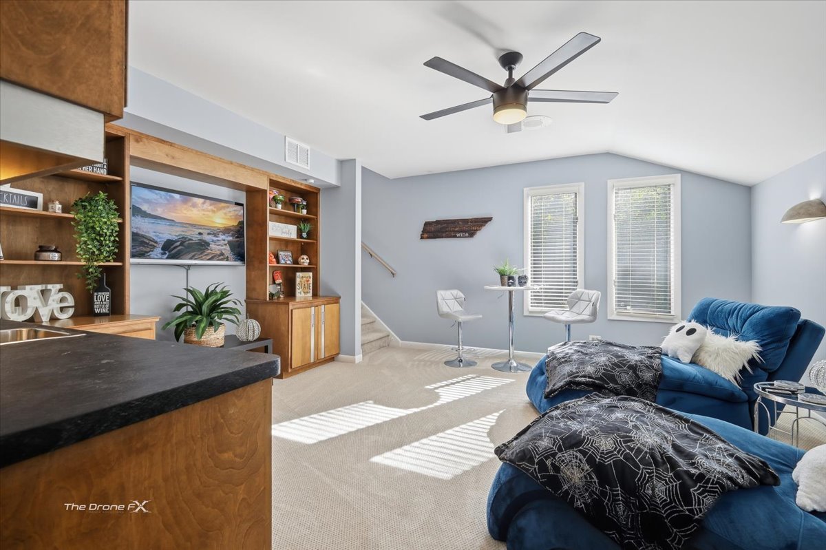 27W041 WALZ Way, Wheaton, IL 60189