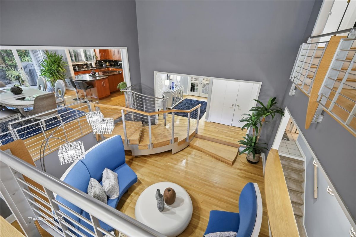 27W041 WALZ Way, Wheaton, IL 60189